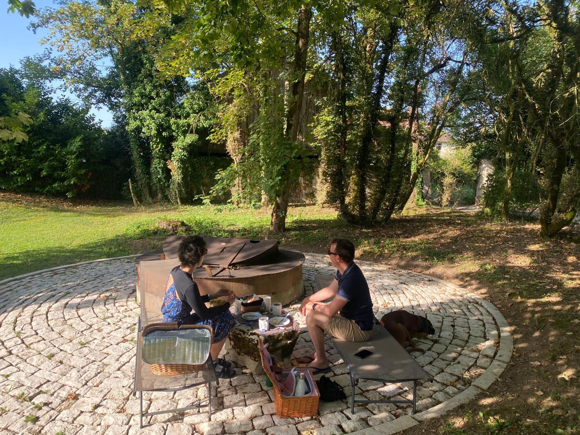La Roulotte Deluxe De Malpas Bed & Breakfast Quingey Eksteriør bilde